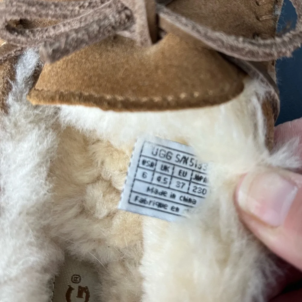 UGG Dakota cozy sherpa slipper - Picture 2 of 9